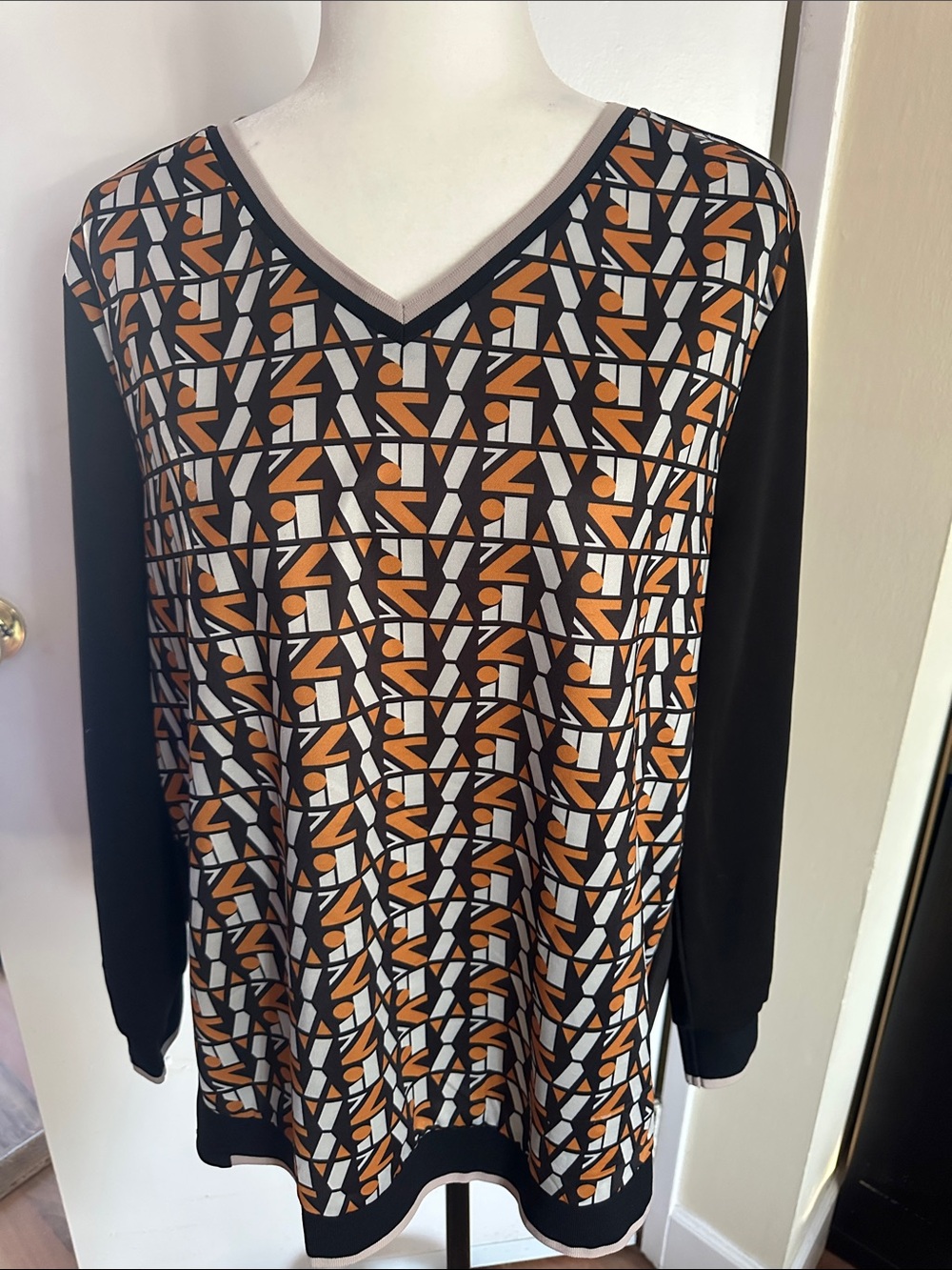 Black Geometric V‑Neck Top with Rust and Cream Pattern